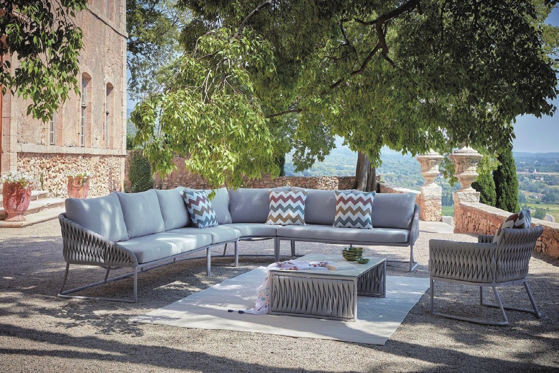 patio lounge set.