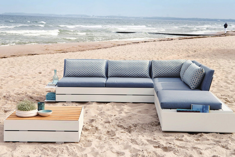 outdoor lounge furniture