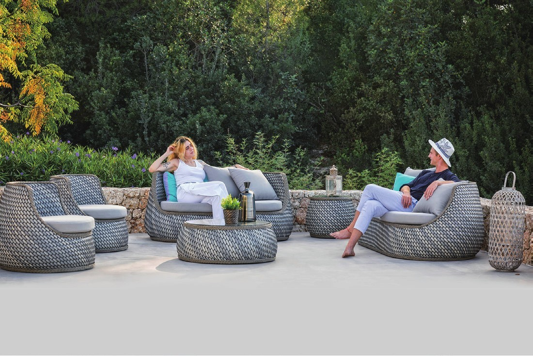 outdoor patio lounge set.