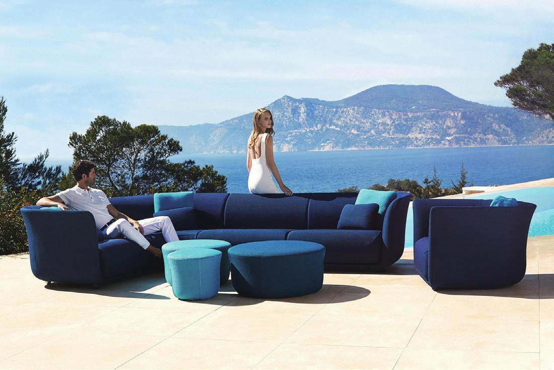 patio furniture set.