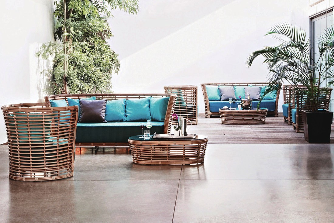 patio furniture set.