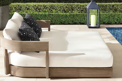 outdoor chaise lounge