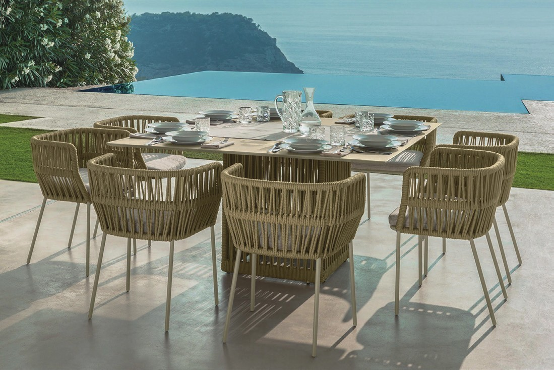 Outdoor 8 seater patio dining set.
