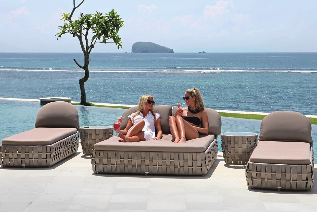 outdoor chaise lounge set