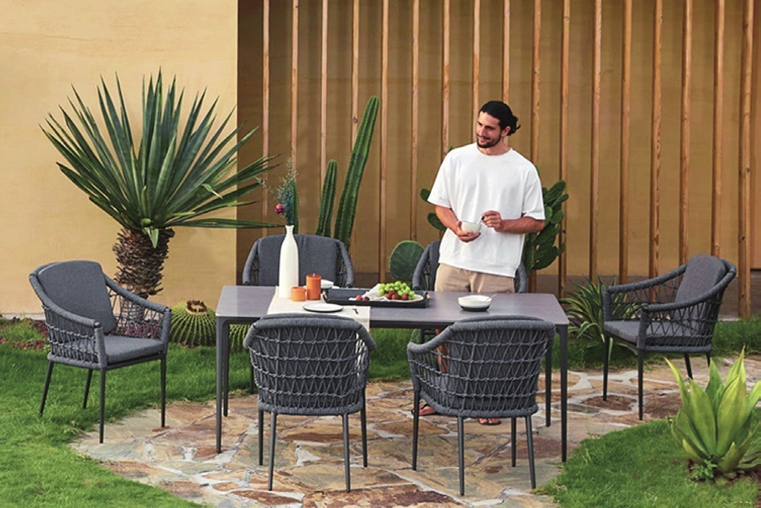 6-seater patio dining set.