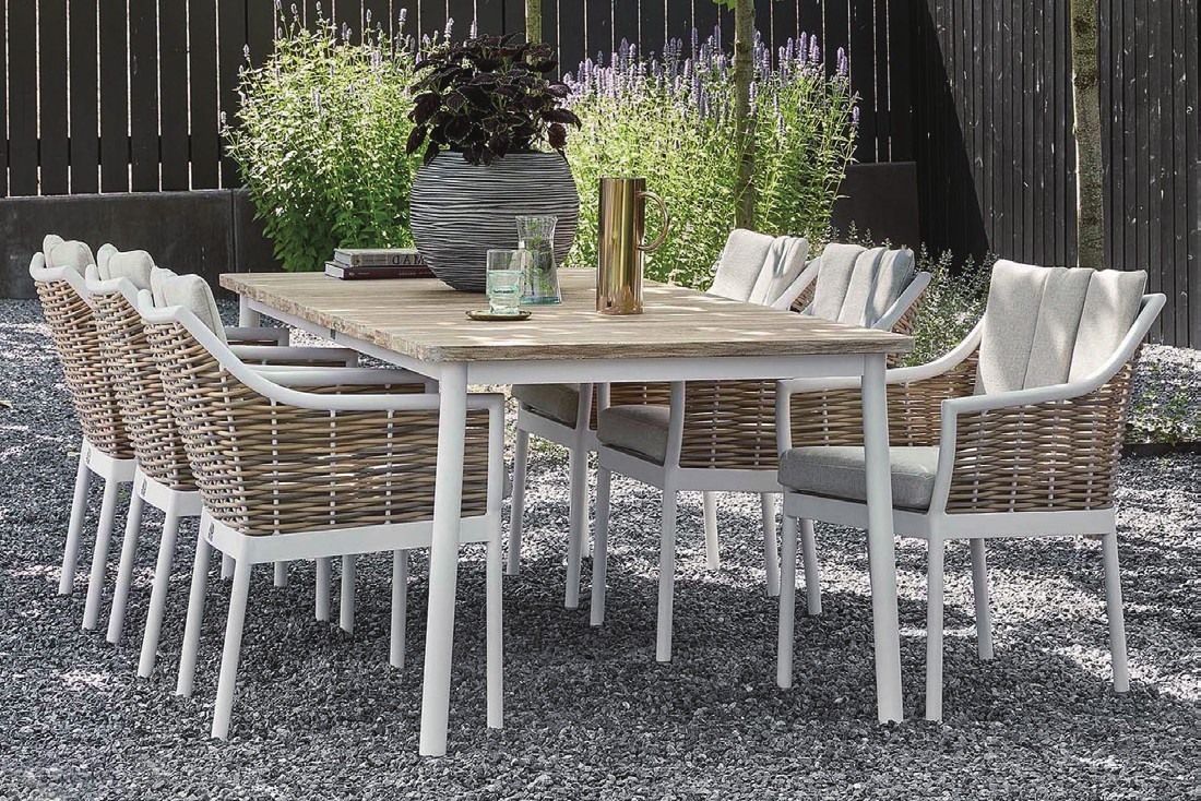 6-seater patio dining set.