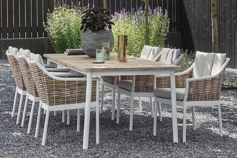 6-seater patio dining set.