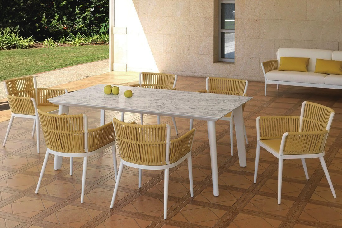 6-seater patio dining set.