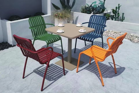 4 seater outdoor dining set.