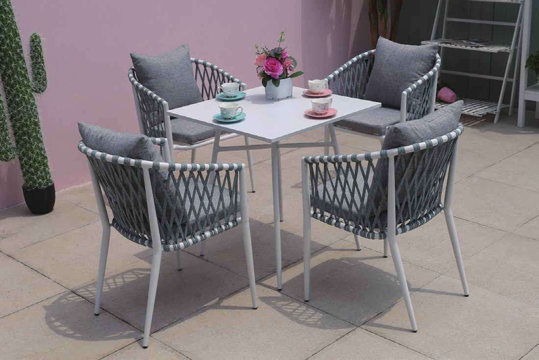 4 seater outdoor dining set