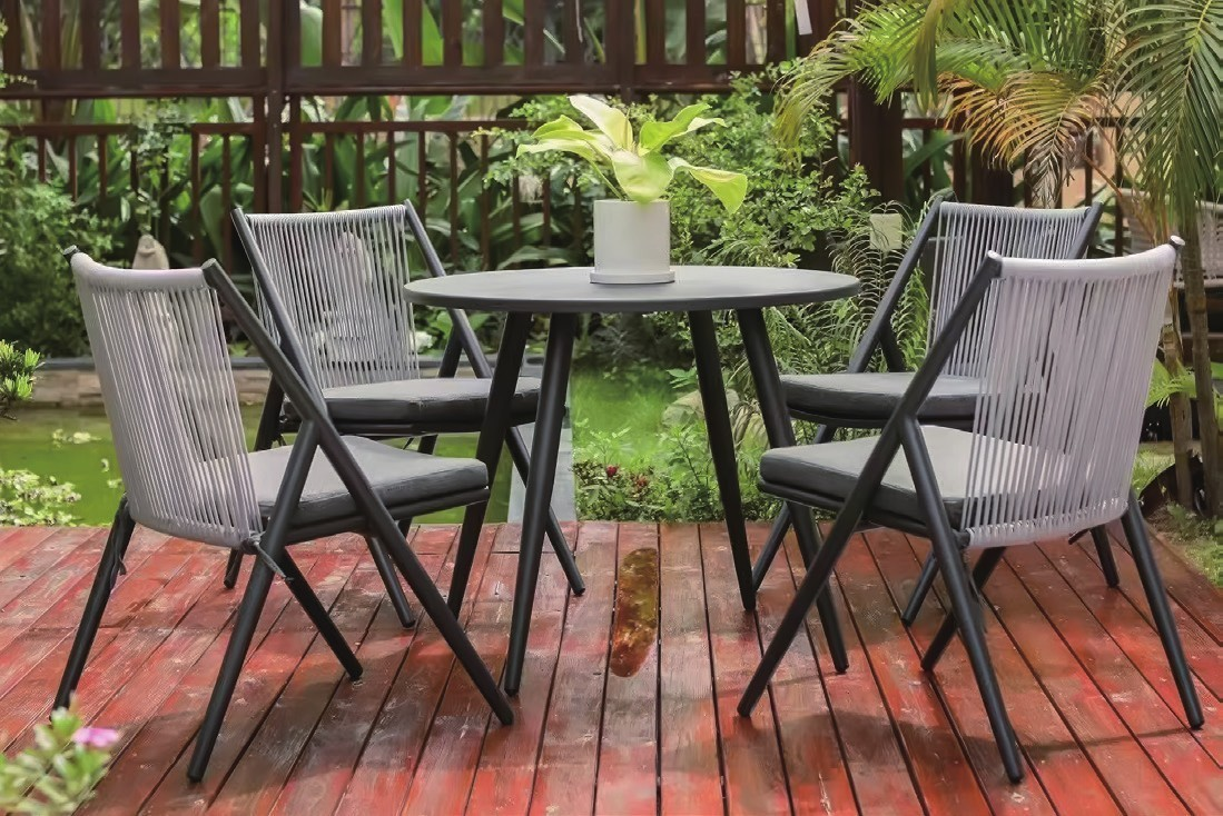 outdoor patio dining set.